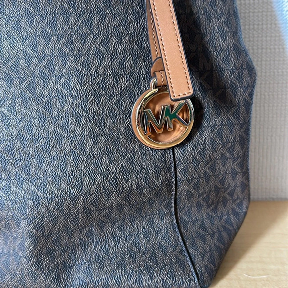 MICHAEL KORS Authentic Dark Brown Brown Leather Shoulder Bag - Picture 3 of 5